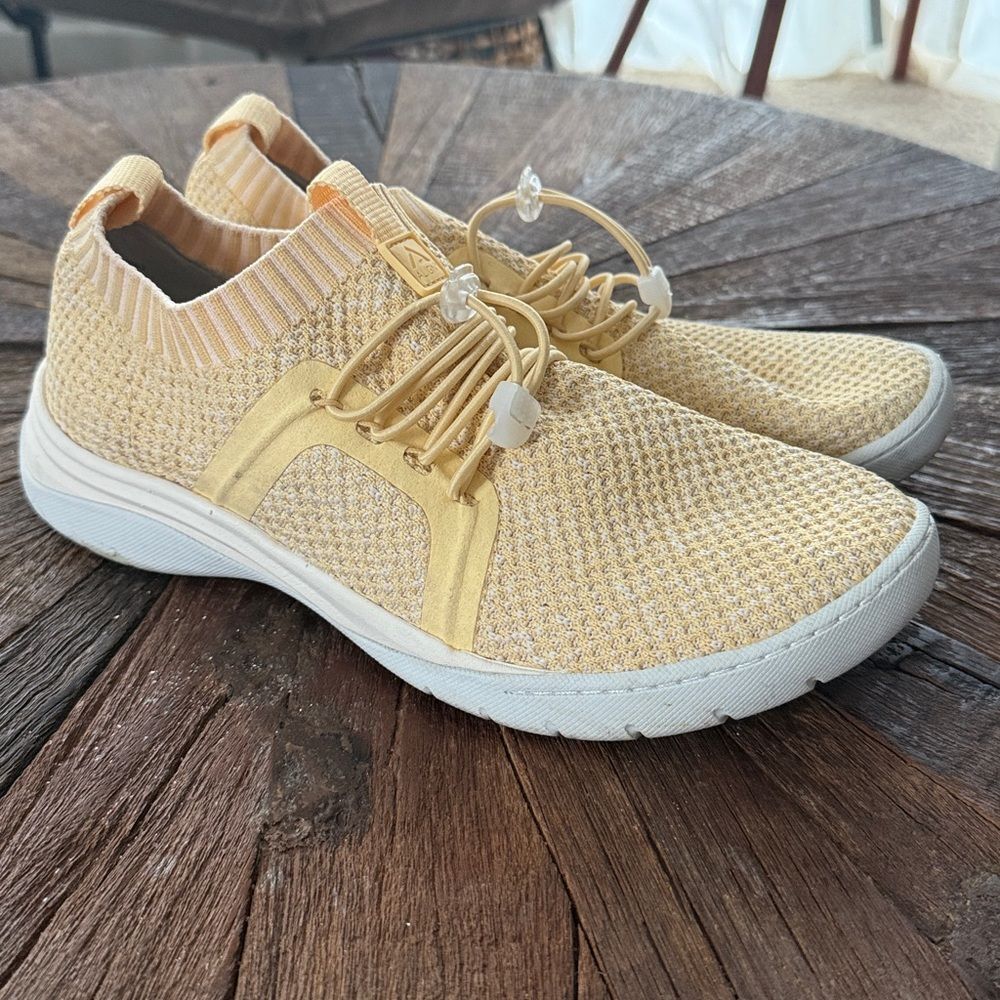 Align Women's Torri Pale Yellow Knit Elastic Sneakers